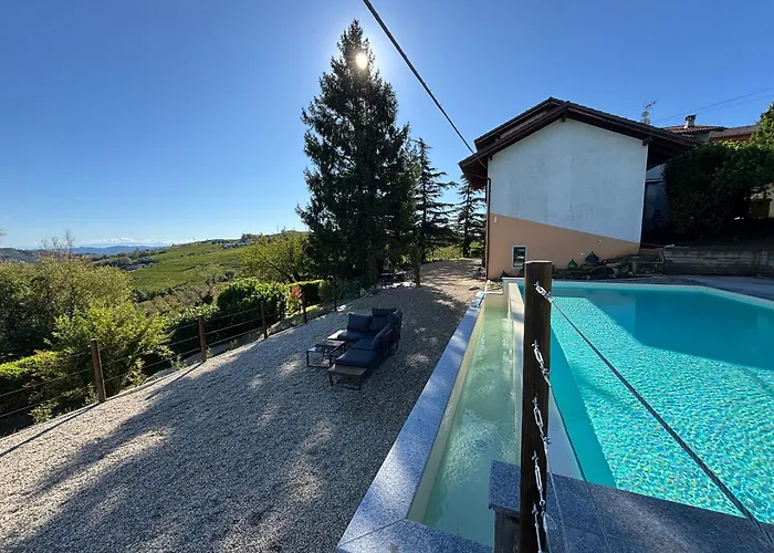 Relais Portaluna Delle Langhe, Private Estate With Pool, 7 Bedrooms, Sleeps 18, Vineyard Views