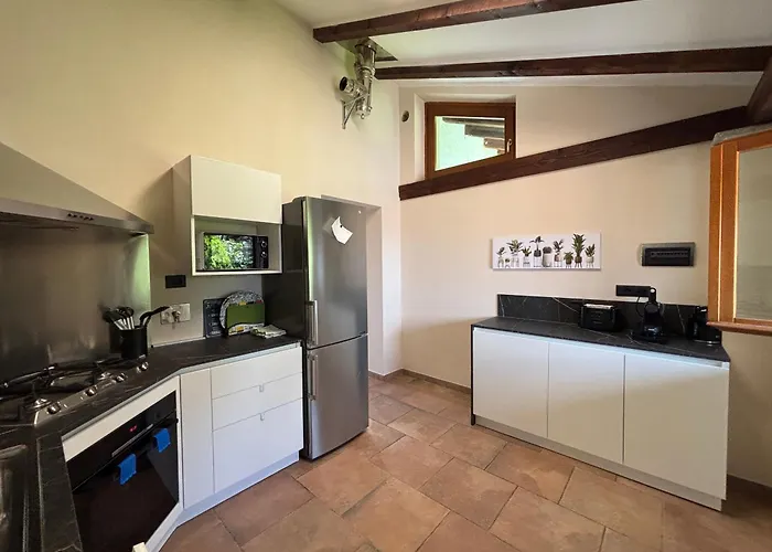 Relais Portaluna Delle Langhe, Private Estate With Pool, 7 Bedrooms, Sleeps 18, Vineyard Views Mango