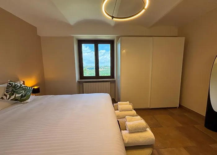 Relais Portaluna Delle Langhe, Private Estate With Pool, 7 Bedrooms, Sleeps 18, Vineyard Views * Mango