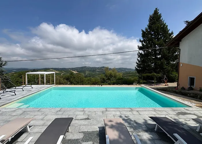Relais Portaluna Delle Langhe, Private Estate With Pool, 7 Bedrooms, Sleeps 18, Vineyard Views 别墅 *