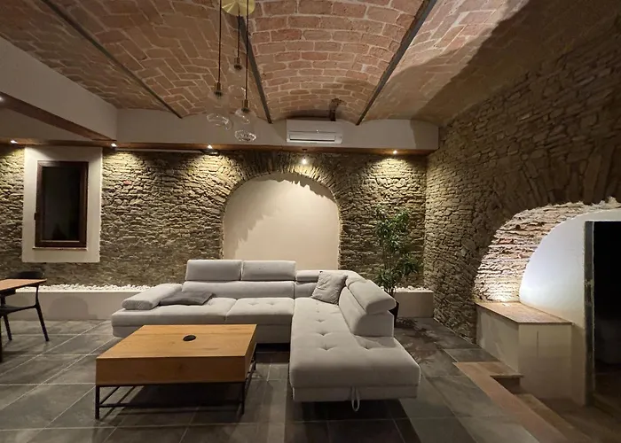 Relais Portaluna Delle Langhe, Private Estate With Pool, 7 Bedrooms, Sleeps 18, Vineyard Views 别墅