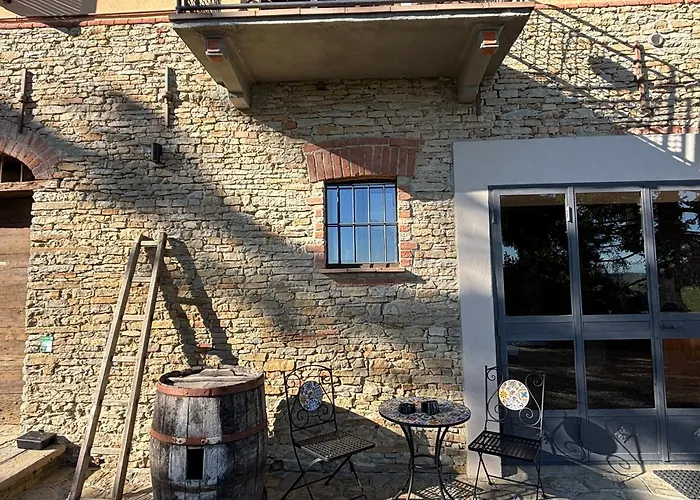 别墅 Relais Portaluna Delle Langhe, Private Estate With Pool, 7 Bedrooms, Sleeps 18, Vineyard Views *