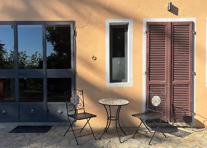 Relais Portaluna Delle Langhe, Private Estate With Pool, 7 Bedrooms, Sleeps 18, Vineyard Views 别墅