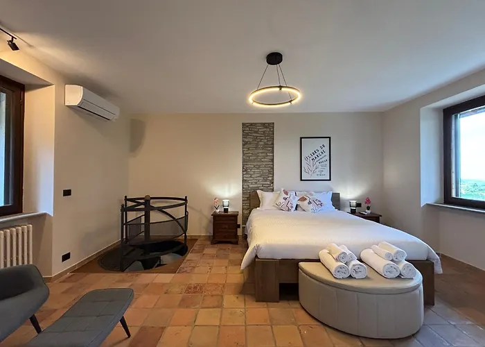 Relais Portaluna Delle Langhe, Private Estate With Pool, 7 Bedrooms, Sleeps 18, Vineyard Views * Mango