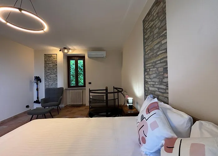 Relais Portaluna Delle Langhe, Private Estate With Pool, 7 Bedrooms, Sleeps 18, Vineyard Views
