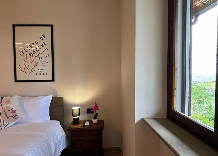 Relais Portaluna Delle Langhe, Private Estate With Pool, 7 Bedrooms, Sleeps 18, Vineyard Views
