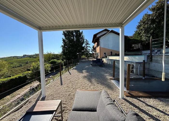 Relais Portaluna Delle Langhe, Private Estate With Pool, 7 Bedrooms, Sleeps 18, Vineyard Views