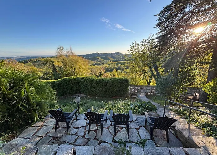 Relais Portaluna Delle Langhe, Private Estate With Pool, 7 Bedrooms, Sleeps 18, Vineyard Views Mango