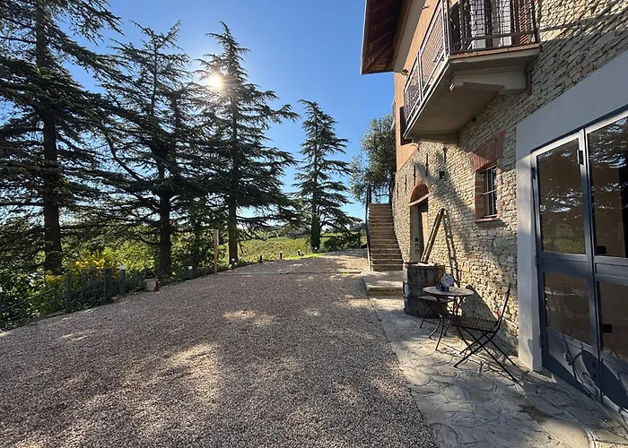 别墅 Relais Portaluna Delle Langhe, Private Estate With Pool, 7 Bedrooms, Sleeps 18, Vineyard Views
