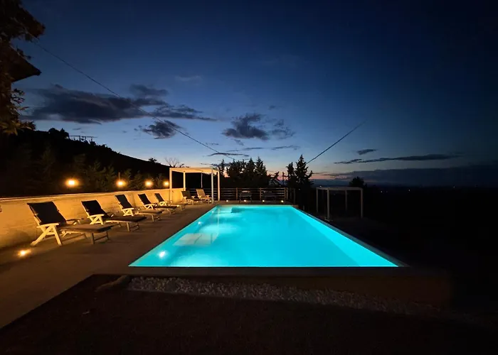 Relais Portaluna Delle Langhe, Private Estate With Pool, 7 Bedrooms, Sleeps 18, Vineyard Views 别墅 *