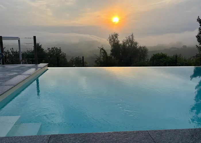 Relais Portaluna Delle Langhe, Private Estate With Pool, 7 Bedrooms, Sleeps 18, Vineyard Views