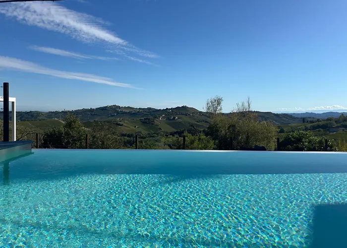 Relais Portaluna Delle Langhe, Private Estate With Pool, 7 Bedrooms, Sleeps 18, Vineyard Views