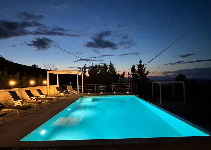 别墅 Relais Portaluna Delle Langhe, Private Estate With Pool, 7 Bedrooms, Sleeps 18, Vineyard Views Mango