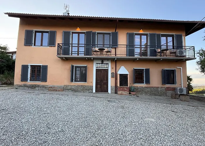 Relais Portaluna Delle Langhe, Private Estate With Pool, 7 Bedrooms, Sleeps 18, Vineyard Views *
